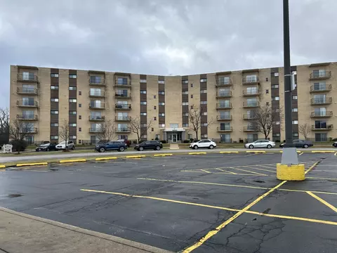 18400 Cherry Creek Dr #512, Homewood, IL 60430