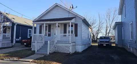 138 N Woodlawn Ave, Aurora, IL 60506