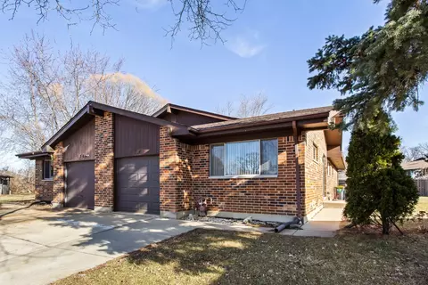 134 Virginia Ct, Streamwood, IL 60107