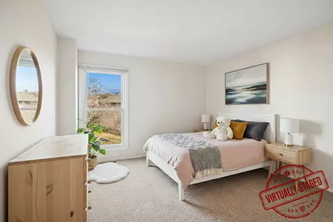 Bedroom - 368 Willow Tree Ct, Hoffman Estates, IL 60169 photo 2 of 4