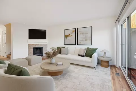 Living - 368 Willow Tree Ct, Hoffman Estates, IL 60169 photo 1 of 2