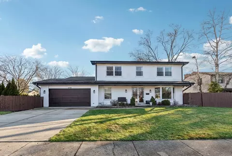 2301 Malik Ct, Glenview, IL 60025