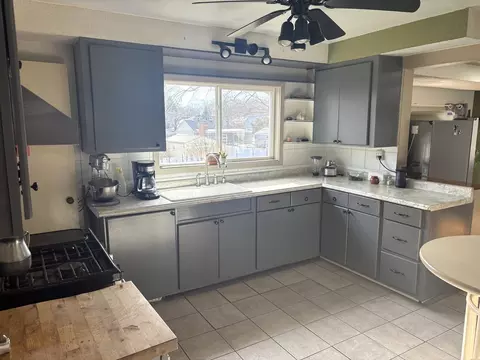 631 Bent St, Elgin, IL 60120 photo 25