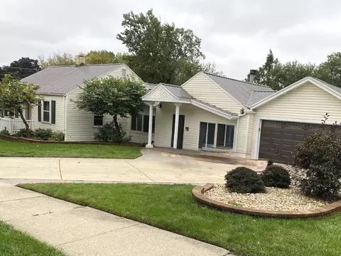 631 Bent St, Elgin, IL 60120 photo 2