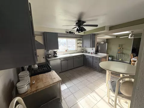 631 Bent St, Elgin, IL 60120 photo 26
