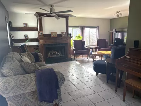 631 Bent St, Elgin, IL 60120 photo 9