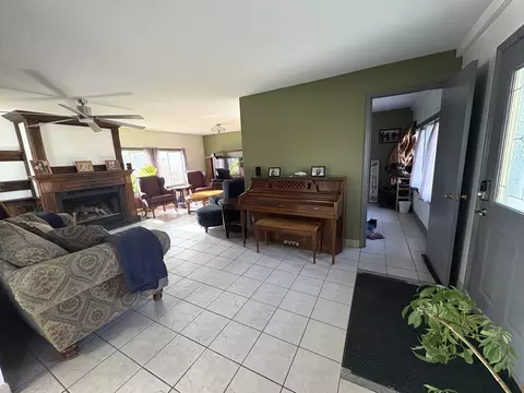 631 Bent St, Elgin, IL 60120 photo 10