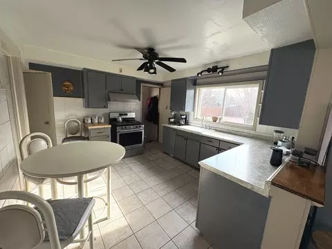 631 Bent St, Elgin, IL 60120 photo 23