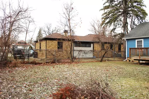 Exterior - 689 Bent St, Elgin, IL 60120 photo 5 of 6