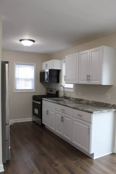 Kitchen - 689 Bent St, Elgin, IL 60120 photo 1 of 2