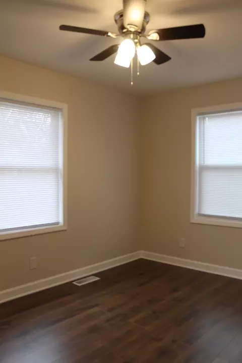 Bedroom - 689 Bent St, Elgin, IL 60120 photo 2 of 2