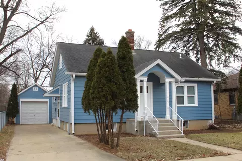 Exterior - 689 Bent St, Elgin, IL 60120 photo 2 of 6