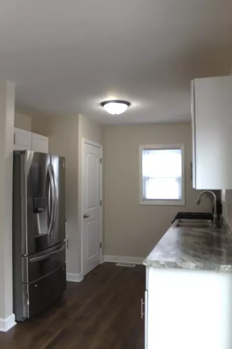 Kitchen - 689 Bent St, Elgin, IL 60120 photo 2 of 2