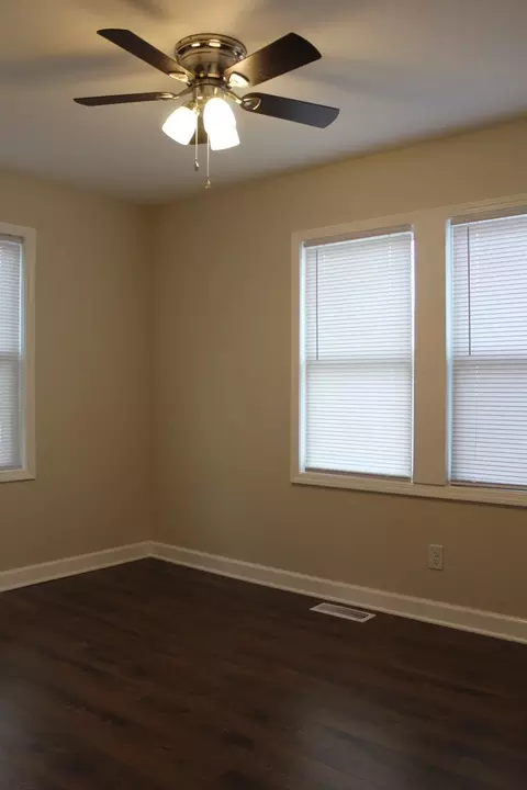 Bedroom - 689 Bent St, Elgin, IL 60120 photo 1 of 2
