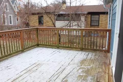 Exterior - 689 Bent St, Elgin, IL 60120 photo 3 of 6