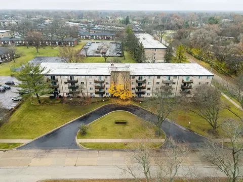 2315 E Olive St #2B, Arlington Heights, IL 60004