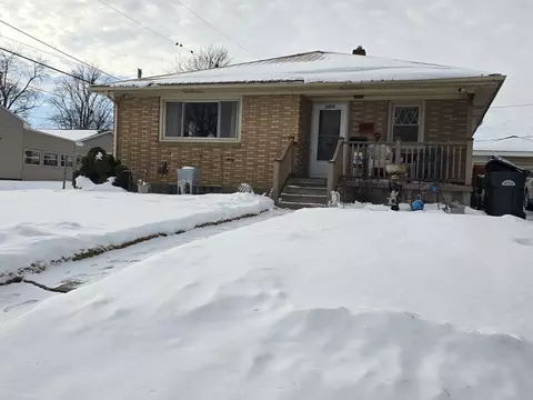 1408 S 10th St, Clinton, IA 52732