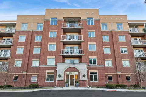 500 E Saint Charles Rd #209, Lombard, IL 60148