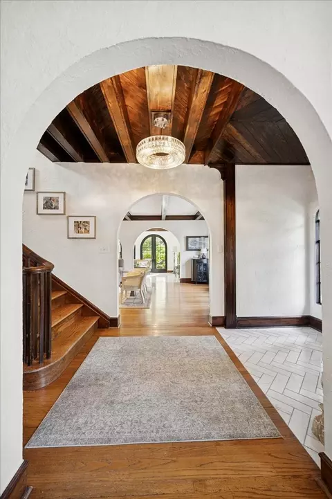 Entry Way - 285 Vernon Ave, Glencoe, IL 60022 photo 1 of 2