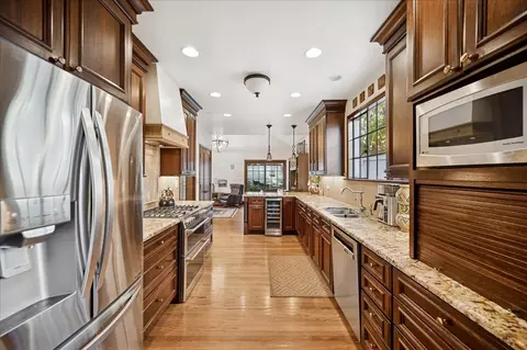 Kitchen - 285 Vernon Ave, Glencoe, IL 60022 photo 2 of 2