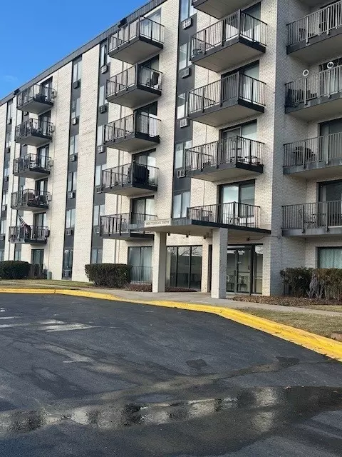 9074 W Terrace Dr #2E, Niles, IL 60714