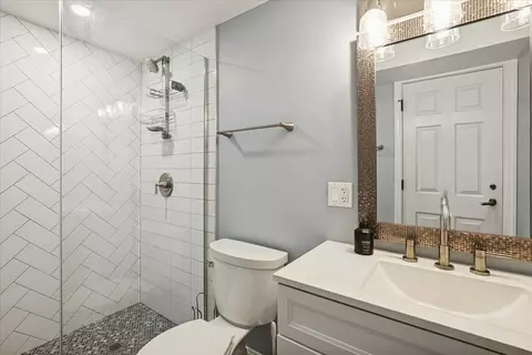 Bath - 216 E Scranton Ave, Lake Bluff, IL 60044 photo 4 of 4