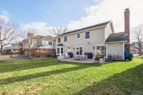 Exterior - 216 E Scranton Ave, Lake Bluff, IL 60044 photo 2 of 3