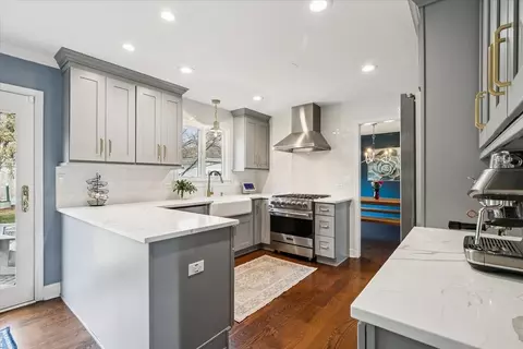 Kitchen - 216 E Scranton Ave, Lake Bluff, IL 60044 photo 2 of 3