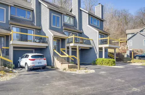 319 Territory Dr, Galena, IL 61036