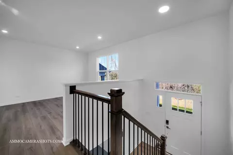 Entry Way - 512 Wolverine Dr, Aurora, IL 60502 photo 1 of 1