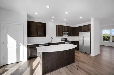 Kitchen - 512 Wolverine Dr, Aurora, IL 60502 photo 2 of 3