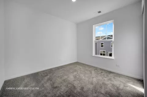 Bedroom - 512 Wolverine Dr, Aurora, IL 60502 photo 1 of 2