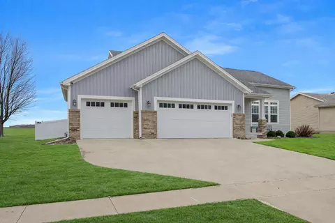 Exterior - 2745 Sedona Dr, Normal, IL 61761 photo 3 of 6