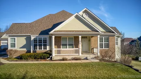 810 Cambridge Dr, Batavia, IL 60510