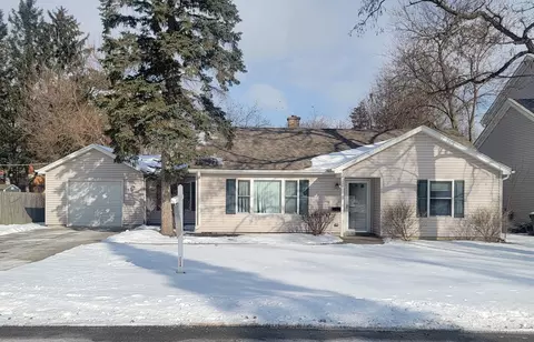 226 Charlotte Pl, Mundelein, IL 60060