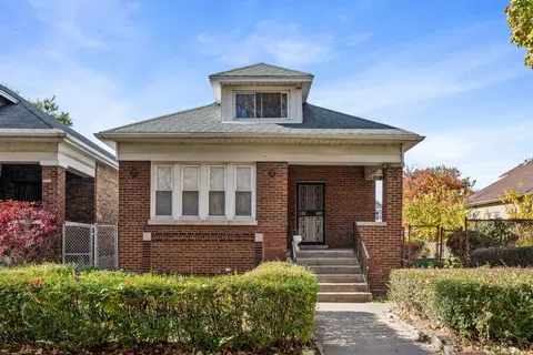 7832 S Paxton Ave, Chicago, IL 60649