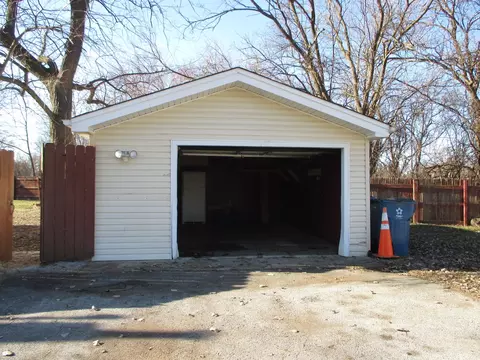 Exterior - 3902 W Claire Blvd, Midlothian, IL 60445 photo 5 of 5