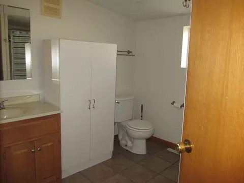 Bath - 3902 W Claire Blvd, Midlothian, IL 60445 photo 1 of 2