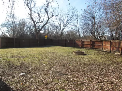 Exterior - 3902 W Claire Blvd, Midlothian, IL 60445 photo 4 of 5