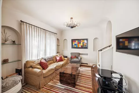 Living - Undisclosed, River Forest, IL 60305 photo 5 of 6