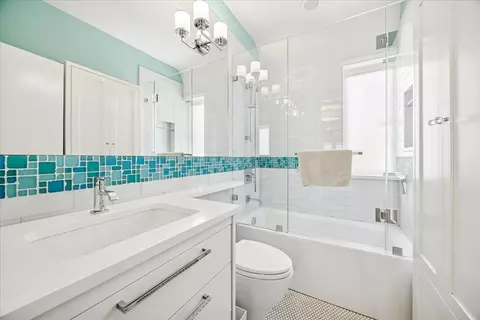 Bath - Undisclosed, River Forest, IL 60305 photo 5 of 6