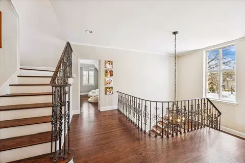 Entry Way - Undisclosed, River Forest, IL 60305 photo 4 of 4