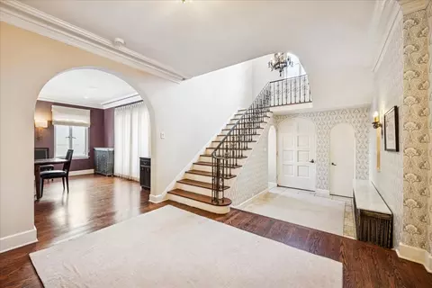 Entry Way - Undisclosed, River Forest, IL 60305 photo 1 of 4