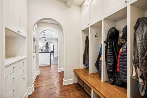 Entry Way - Undisclosed, River Forest, IL 60305 photo 3 of 4