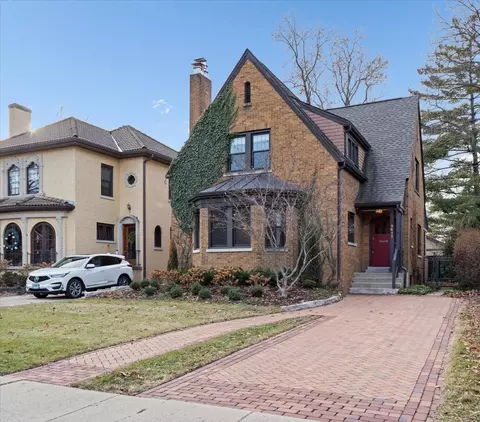 2412 Lawndale Ave, Evanston, IL 60201