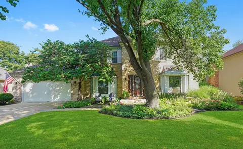 289 Winding Creek Dr, Naperville, IL 60565