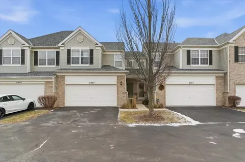 2190 Braeburn Dr #B, Wauconda, IL 60084