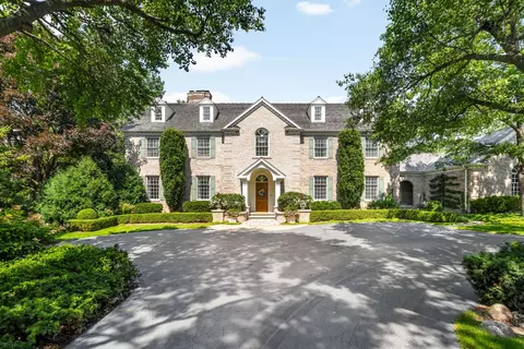 340 E Westleigh Rd, Lake Forest, IL 60045