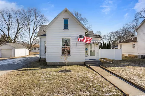 457 S Independence St, Monticello, IL 61856