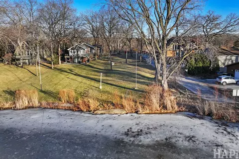 42028 N East Rd, Antioch, IL 60002